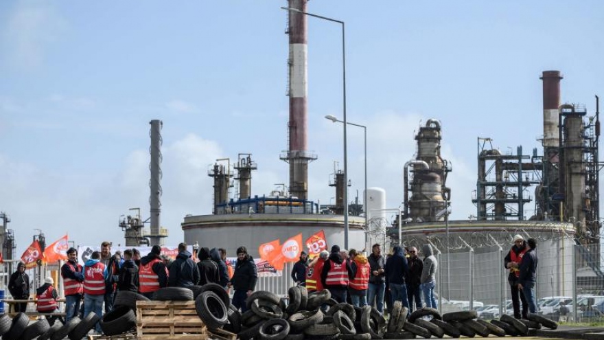 Căng thẳng nhiên liệu gia tăng trở lại ở Pháp vì đình công